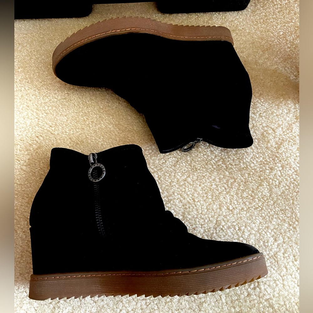 Söfft- Black suede and leather wedged booties. *Discount shipping*